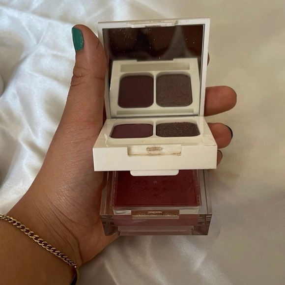 18 Item Random Makeup Box - Picture 4 of 10